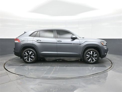 Used 2023 Volkswagen Atlas Cross Sport SE image 8