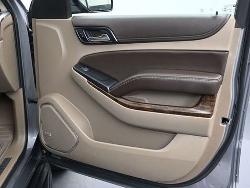Used 2020 Chevrolet Tahoe LT w/ Luxury Package RWD image 11