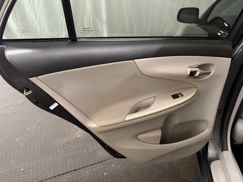 Used 2013 Toyota Corolla LE image 23