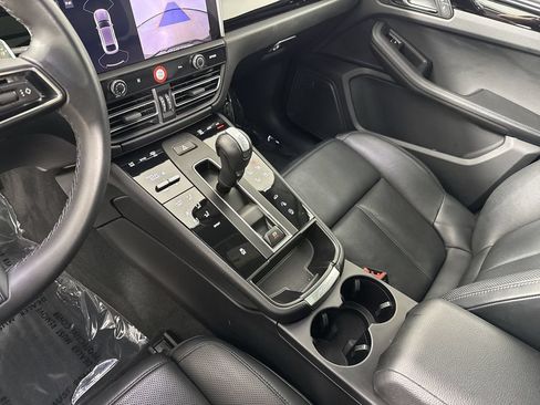Certified 2024 Porsche Macan Turbo AWD/4WD image 31