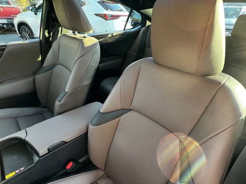 Used 2023 Lexus ES 350 w/ Premium Package image 17