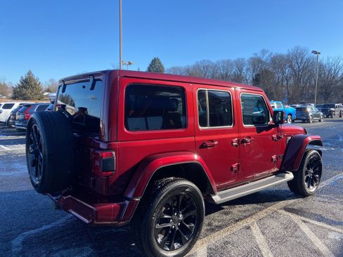 Used 2021 Jeep Wrangler Unlimited Sahara image 6
