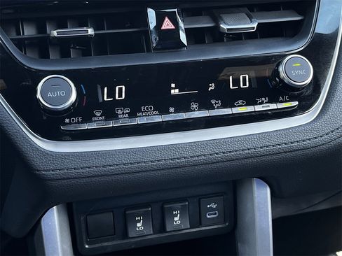 Used 2023 Toyota Corolla Cross AWD Hybrid image 18