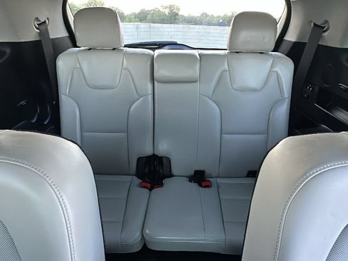 Used 2025 Kia Telluride S FWD image 35