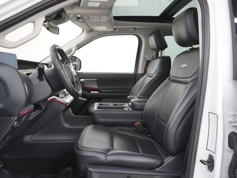 Used 2025 Ford Expedition Platinum AWD/4WD image 29