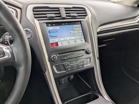 Used 2017 Ford Fusion SE image 15