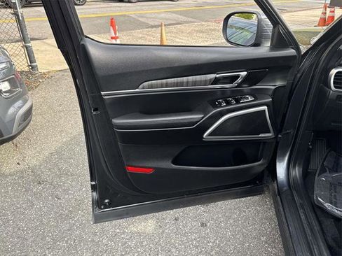 Used 2023 Kia Telluride EX w/ EX Captain's Chair Package image 15