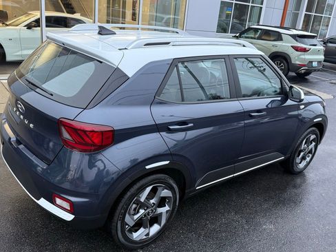 Used 2020 Hyundai Venue image 4
