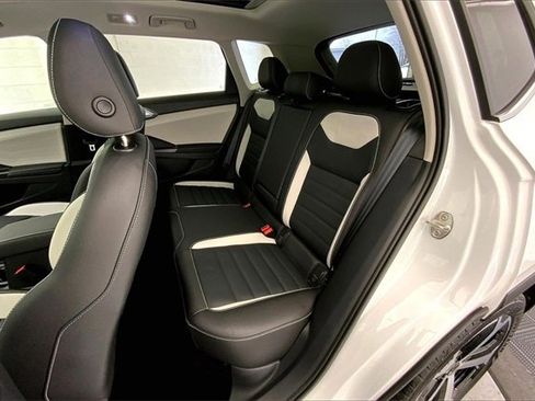 Used 2025 Volkswagen Taos SEL image 26