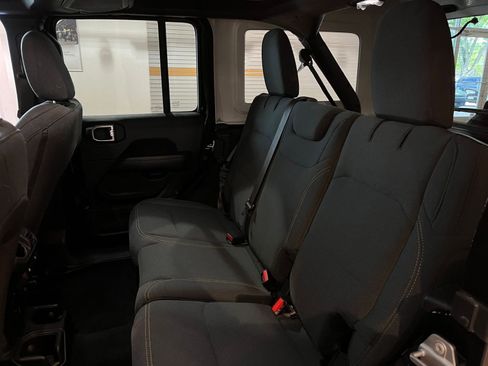 Used 2025 Jeep Wrangler Unlimited Sahara AWD/4WD image 39