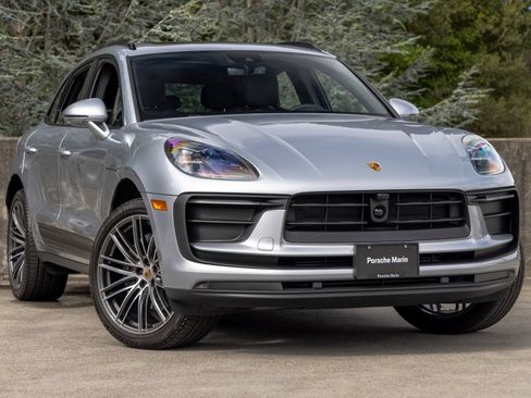 Certified 2026 Porsche Macan AWD/4WD image 6