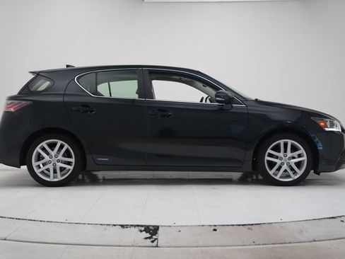 Used 2017 Lexus CT 200h FWD image 2