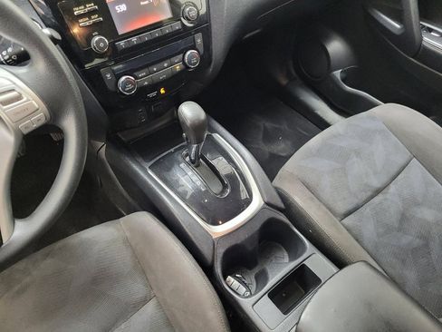 Used 2015 Nissan Rogue SV FWD image 26