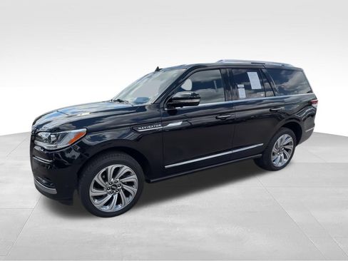 Used 2024 Lincoln Navigator Reserve AWD/4WD image 5