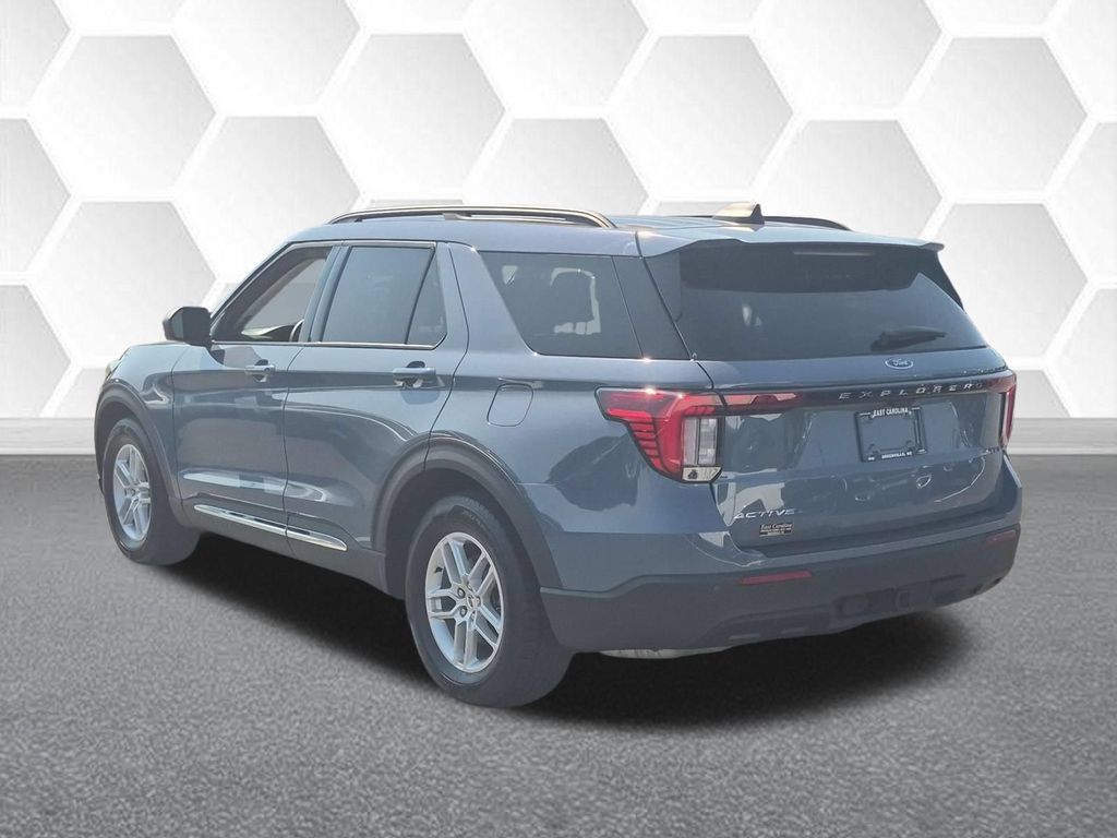Used 2025 Ford Explorer Active RWD image 5