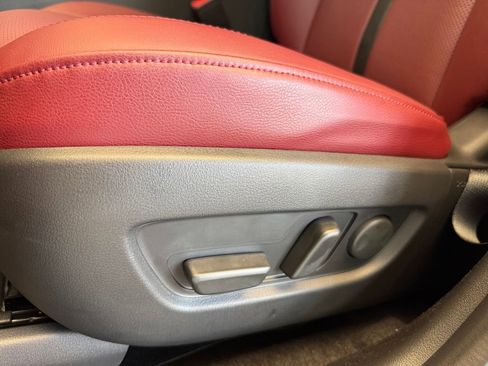 New 2025 MAZDA CX-70 Plug-In Hybrid w/ Premium Plus image 31