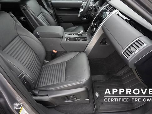 Used 2025 Land Rover Discovery S image 23