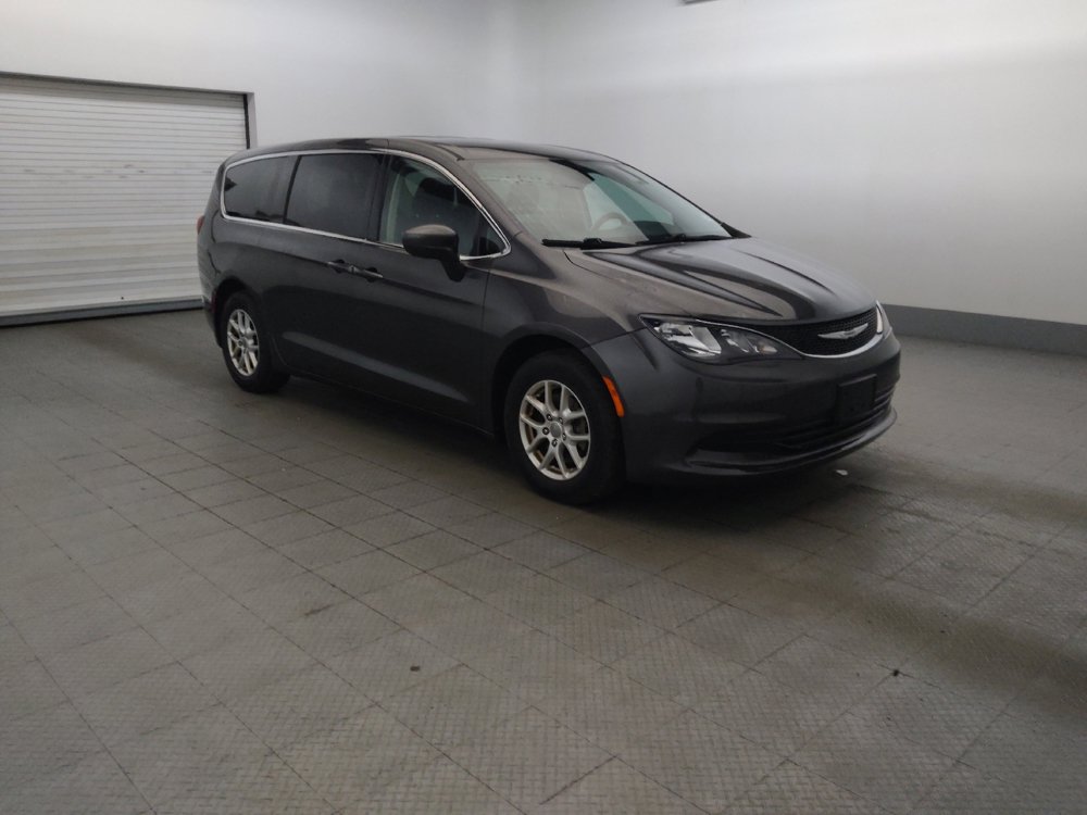 Used 2017 Chrysler Pacifica Touring FWD image 11