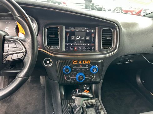 Used 2018 Dodge Charger R/T w/ Navigation & Travel Group image 19