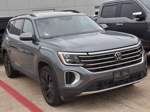 Used 2024 Volkswagen Atlas SE FWD image 4