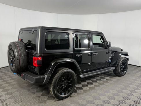 Used 2023 Jeep Wrangler Unlimited Sahara AWD/4WD image 5