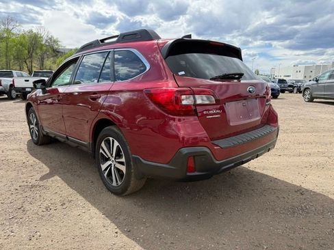 Used 2018 Subaru Outback 3.6R Limited image 3