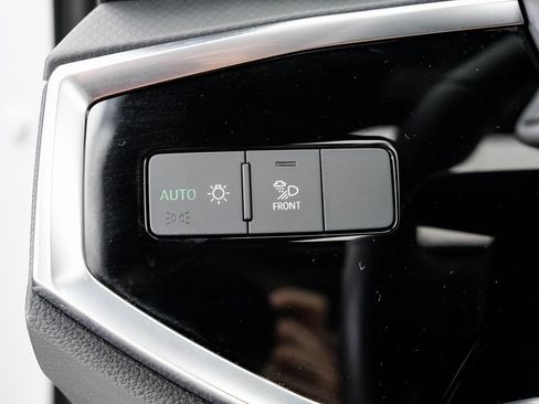 Certified 2025 Audi Q3 2.0T Premium w/ Convenience Package image 10