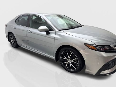 Used 2024 Toyota Camry SE FWD image 12