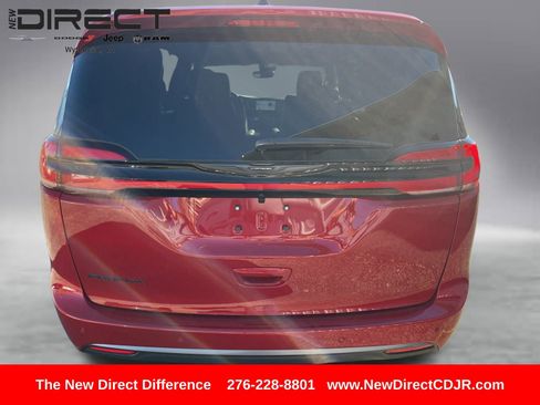 New 2026 Chrysler Pacifica Select image 3