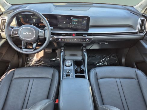 Used 2025 Kia Sorento EX w/ EX Panoramic Sunroof Package FWD image 11