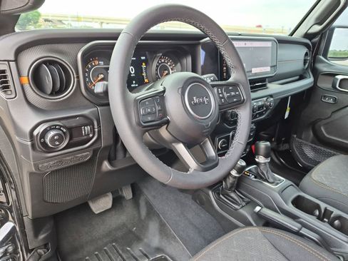 Used 2025 Jeep Gladiator Mojave AWD/4WD image 10
