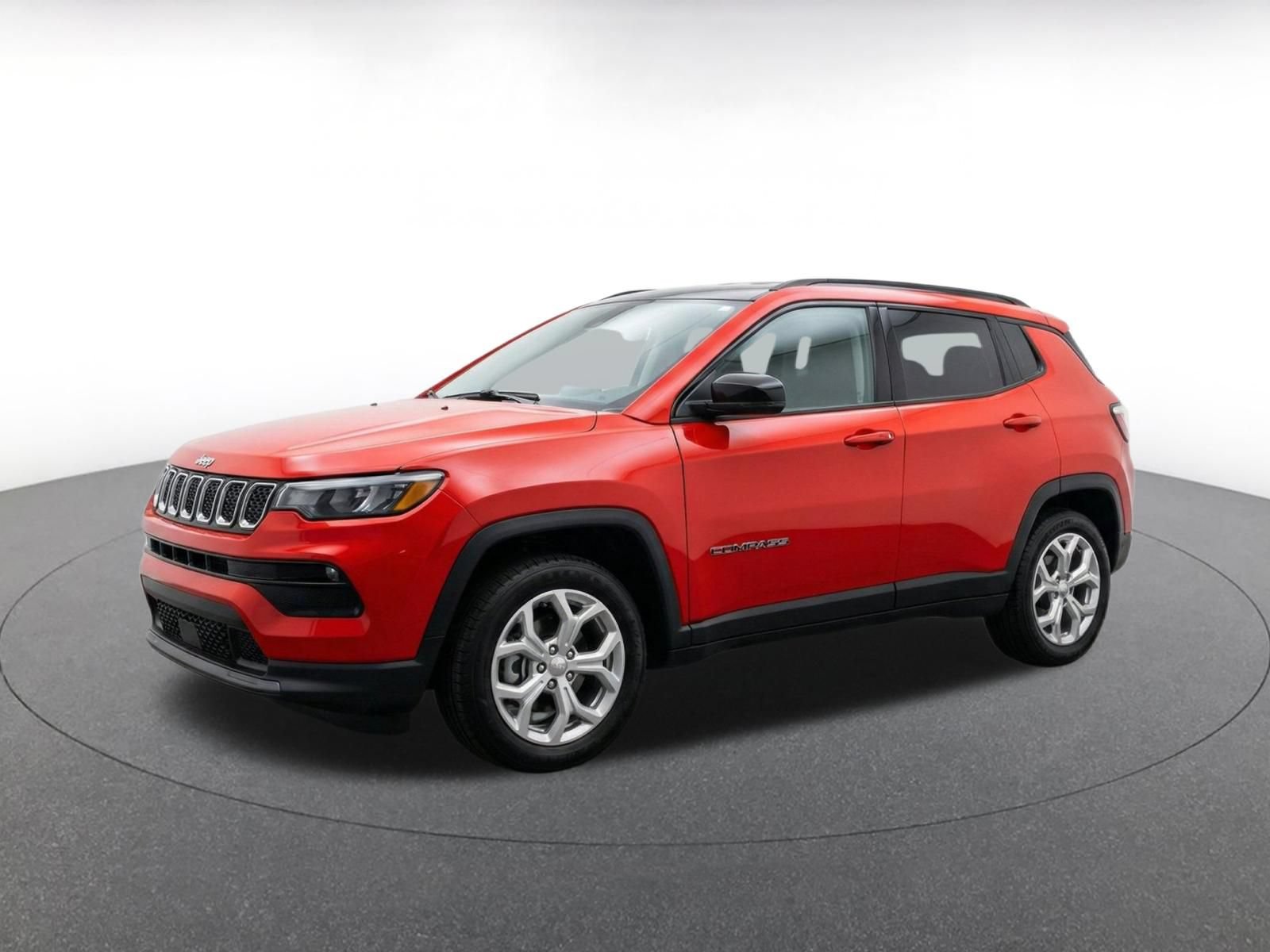 Used 2025 Jeep Compass Latitude AWD/4WD image 3