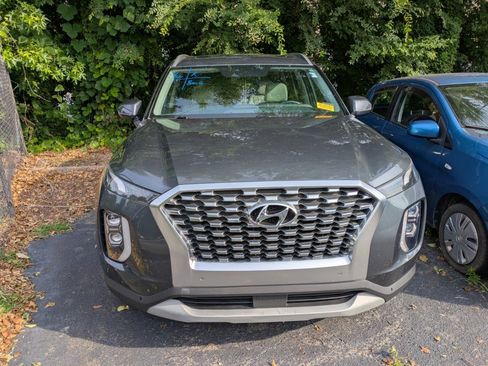Used 2020 Hyundai Palisade SEL w/ Premium Package FWD image 2