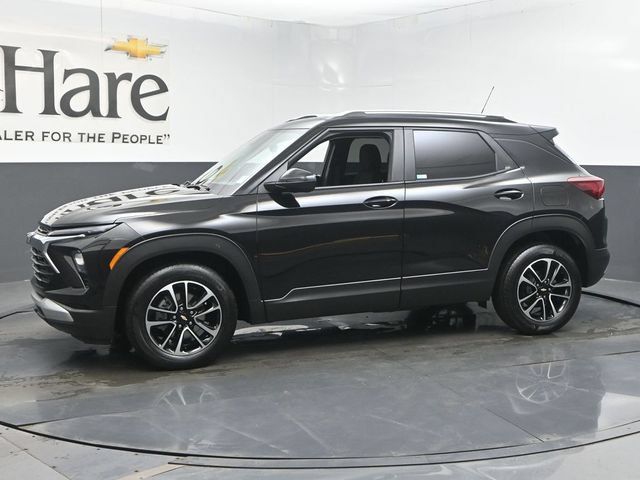 Used 2025 Chevrolet TrailBlazer LT w/ LT Cold Weather Package FWD image 37