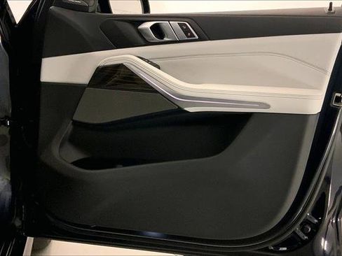 Used 2024 BMW X5 xDrive40i w/ M Sport Package image 25