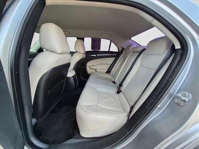 Used 2017 Chrysler 300 Limited RWD image 18