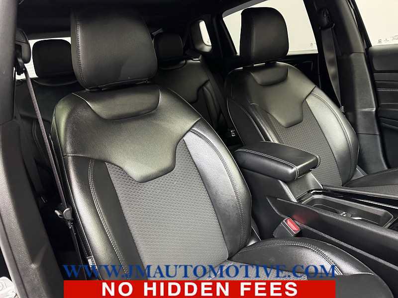 Used 2022 Jeep Compass Latitude w/ Sun and Sound Group AWD/4WD image 21