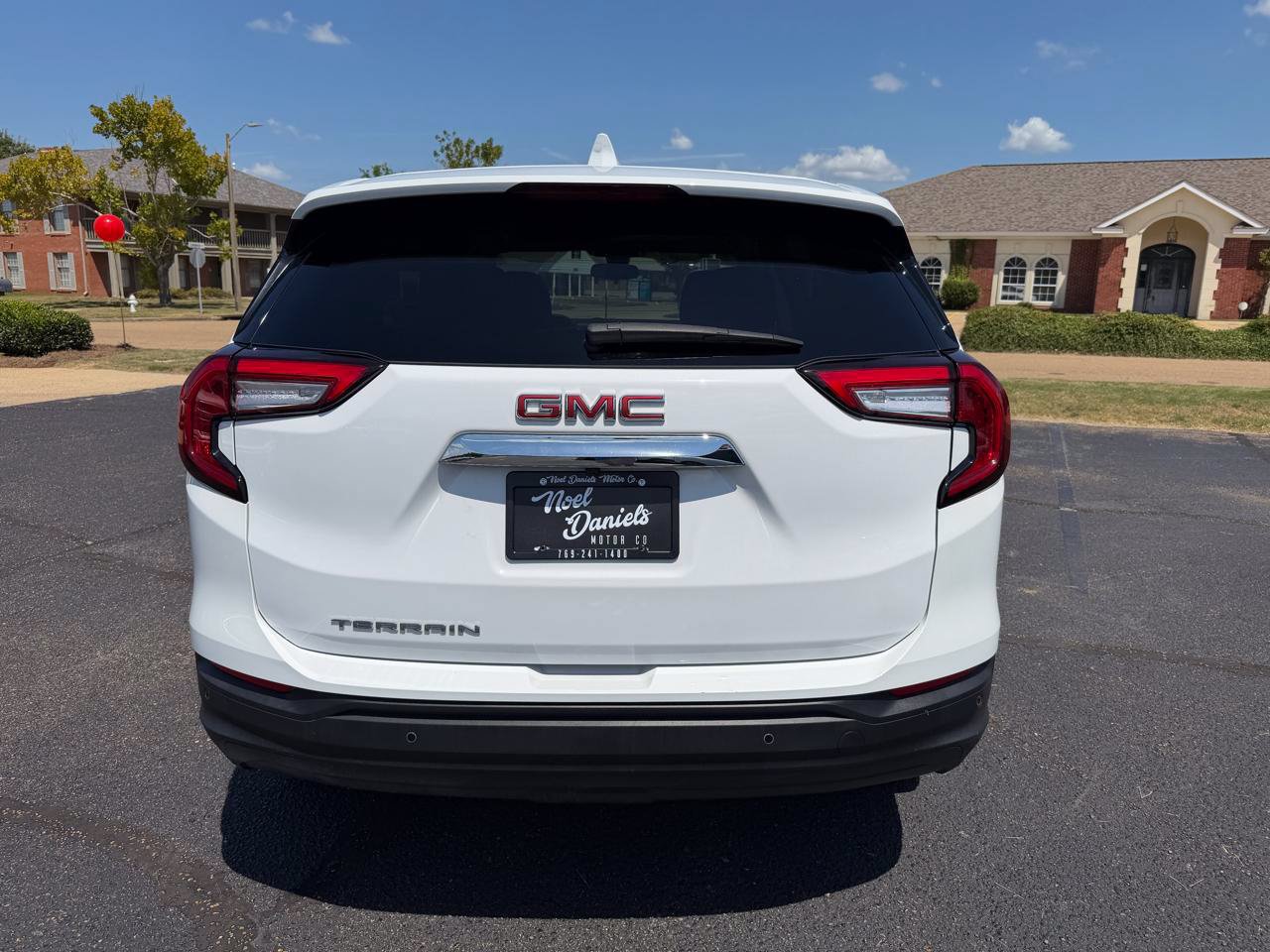 Used 2023 GMC Terrain SLE FWD image 5