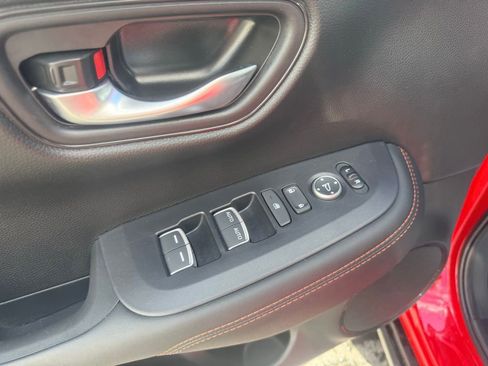 Used 2025 Honda HR-V Sport image 11