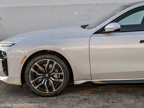 Used 2025 BMW 740i xDrive w/ Premium Package image 15