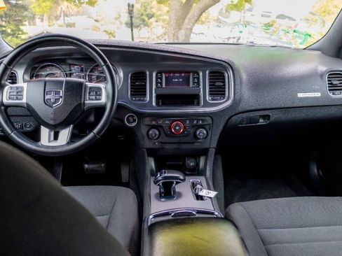 Used 2013 Dodge Charger SE w/ Sport Appearance Group image 28