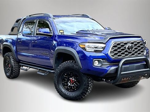 Used 2022 Toyota Tacoma TRD Off-Road image 2