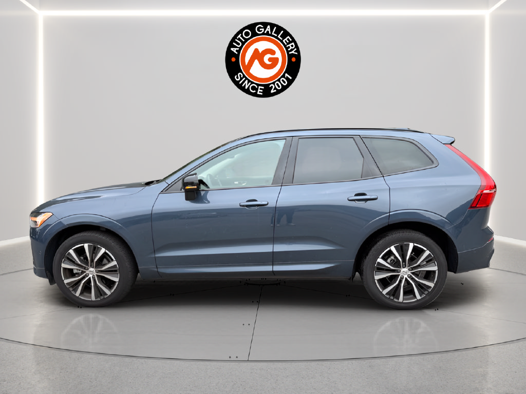 Used 2025 Volvo XC60 B5 Plus AWD/4WD image 4