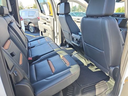 Used 2023 GMC Sierra 1500 AT4 w/ AT4 Premium Package image 11