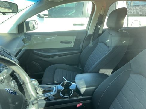 Used 2017 Ford Edge SE image 12