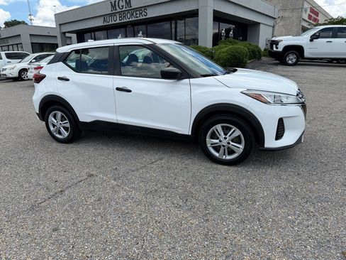 Used 2021 Nissan Kicks S FWD image 40