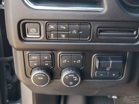 Used 2024 Chevrolet Suburban RST w/ Luxury Package image 30