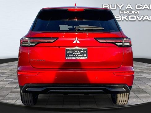 New 2026 Mitsubishi Outlander ES image 4
