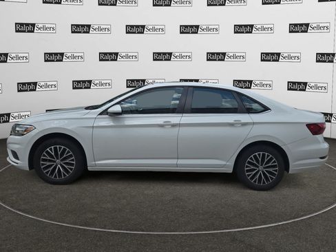 Used 2021 Volkswagen Jetta SE FWD image 3