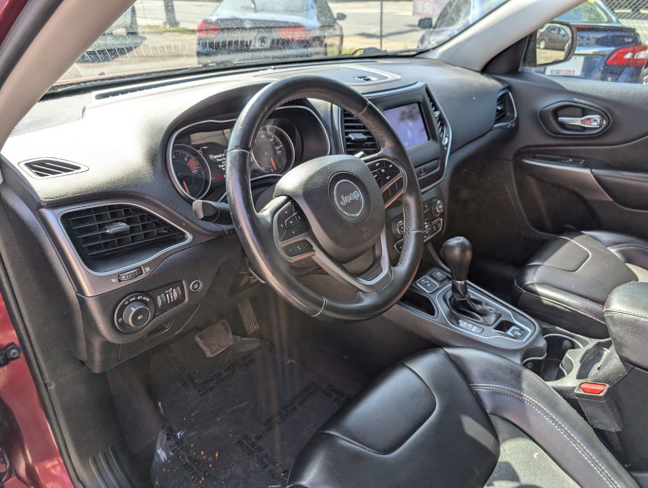 Used 2019 Jeep Cherokee Latitude Plus w/ Comfort/Convenience Group FWD image 12